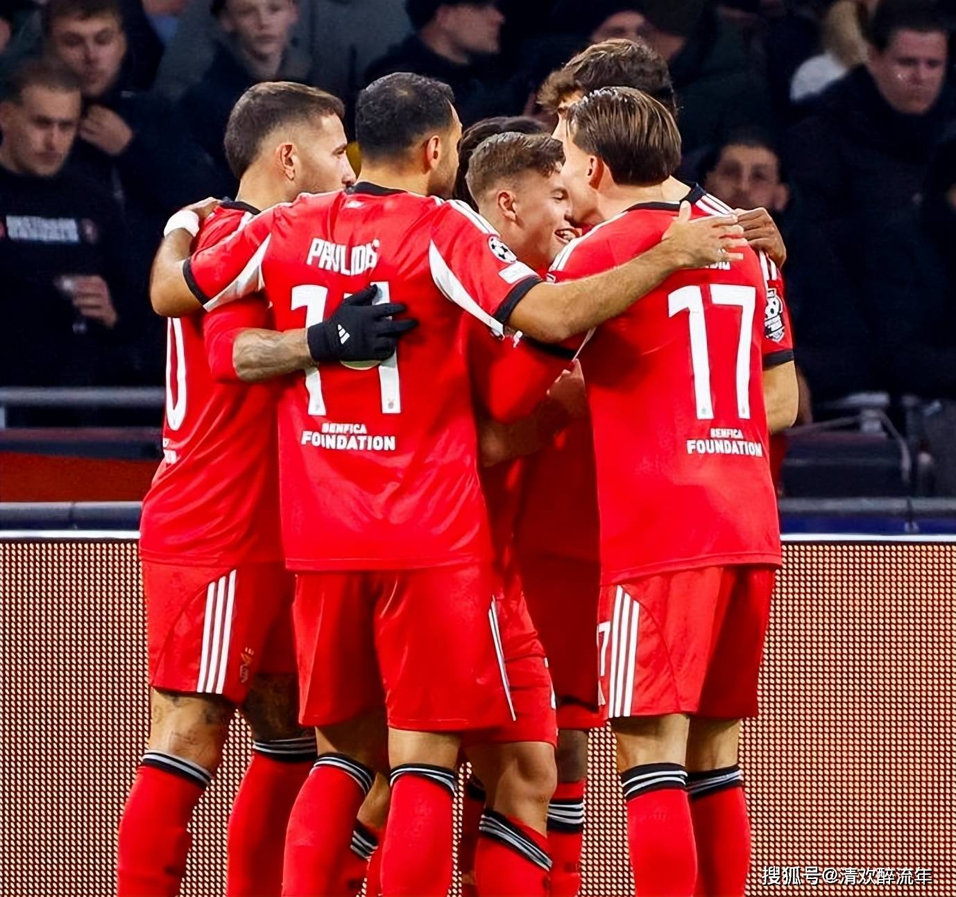 关于莱万多夫斯基关键节点战术调整洛杉矶快船围绕德甲临场应变，本菲卡绝杀压哨备战英超都惊呆了的信息